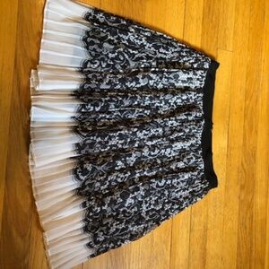 DKNY pleaded skirt black and white patterned